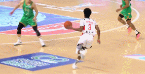 黄雀在后！彰华非反击上篮奥利弗追防起飞送排球大帽